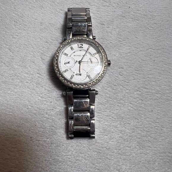 Michael Kors Mk5615 Ladies Silver Stainless Steel Watch with Crystals - Picture 12 of 16